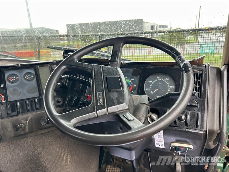 Volvo FL10 6x4 w/1997 Ferrari 718 5.5 t Knuckle Boom Fla 크레인 트럭