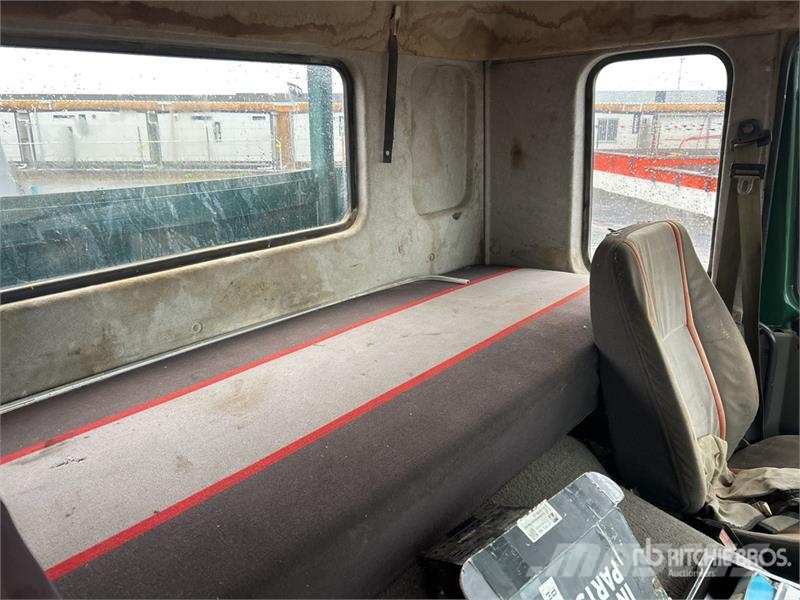 Volvo FL10 6x4 w/1997 Ferrari 718 5.5 t Knuckle Boom Fla 크레인 트럭