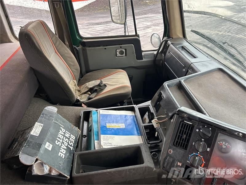 Volvo FL10 6x4 w/1997 Ferrari 718 5.5 t Knuckle Boom Fla 크레인 트럭