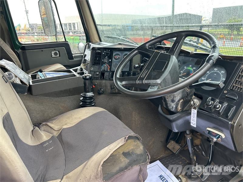 Volvo FL10 6x4 w/1997 Ferrari 718 5.5 t Knuckle Boom Fla 크레인 트럭