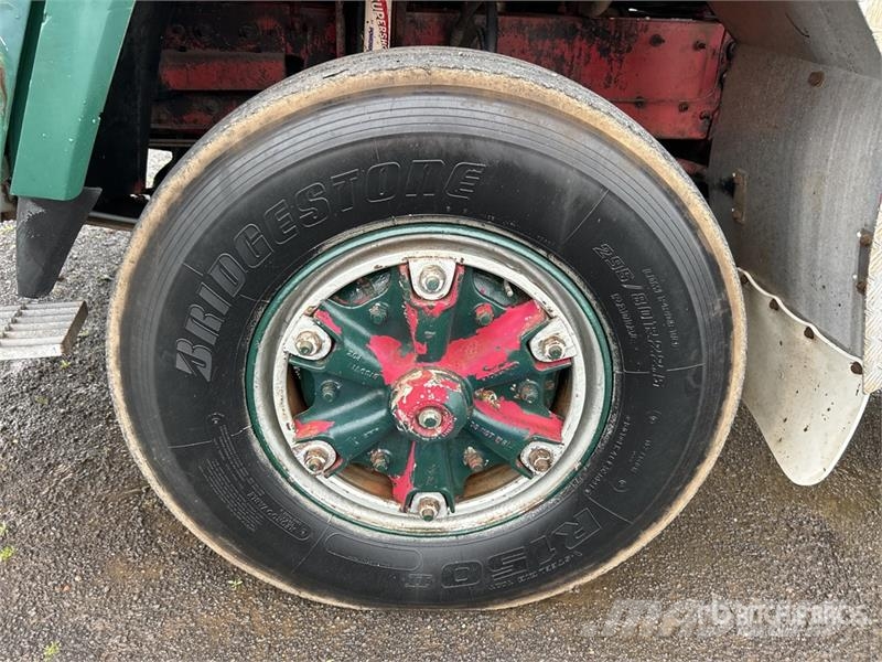 Volvo FL10 6x4 w/1997 Ferrari 718 5.5 t Knuckle Boom Fla 크레인 트럭