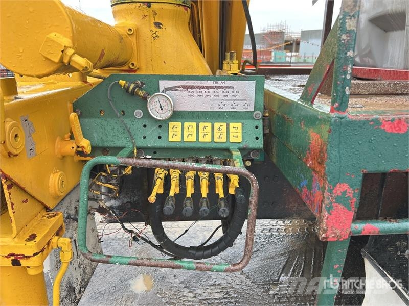 Volvo FL10 6x4 w/1997 Ferrari 718 5.5 t Knuckle Boom Fla 크레인 트럭