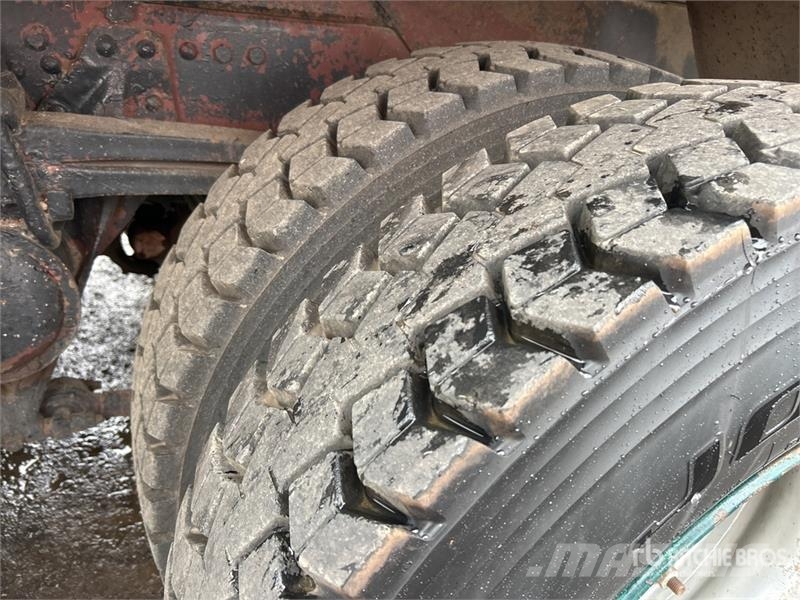 Volvo FL10 6x4 w/1997 Ferrari 718 5.5 t Knuckle Boom Fla 크레인 트럭