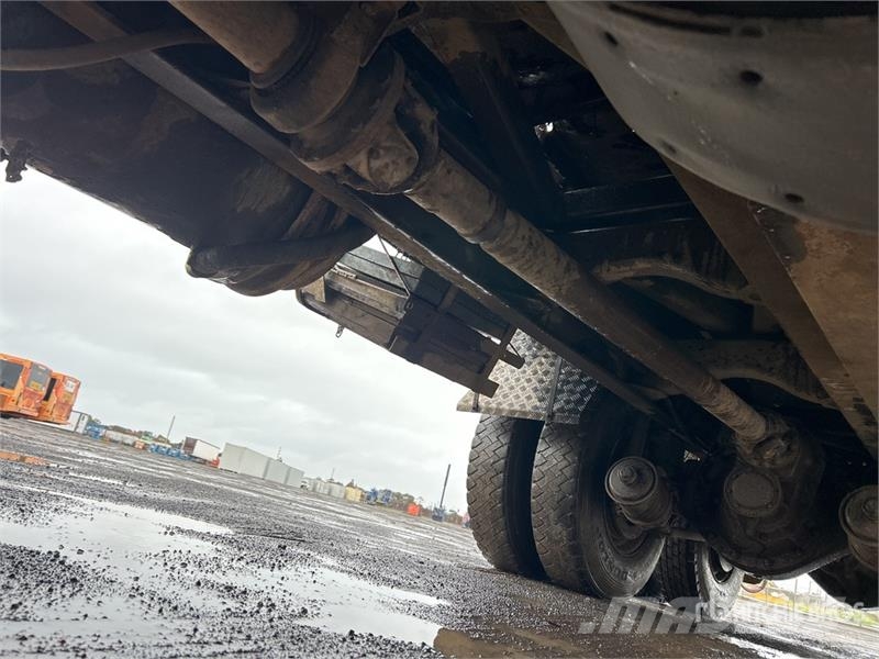 Volvo FL10 6x4 w/1997 Ferrari 718 5.5 t Knuckle Boom Fla 크레인 트럭