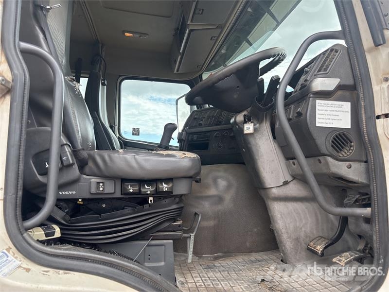 Volvo FM12 6x4 w/ Fassi F95A.22 4.3 t Knuckle Boom Flatb Truck mounted cranes
