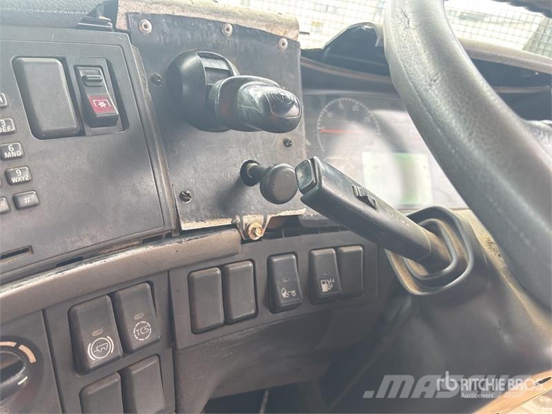Volvo FM12 6x4 w/ Fassi F95A.22 4.3 t Knuckle Boom Flatb Truck mounted cranes