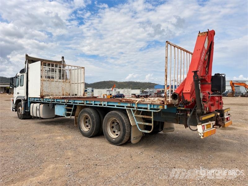 Volvo FM12 6x4 w/ Fassi F95A.22 4.3 t Knuckle Boom Flatb Truck mounted cranes