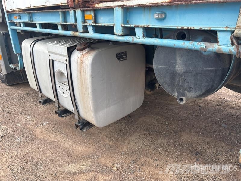 Volvo FM12 6x4 w/ Fassi F95A.22 4.3 t Knuckle Boom Flatb Truck mounted cranes