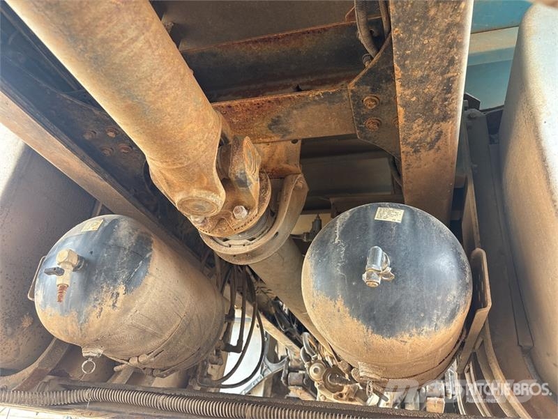 Volvo FM12 6x4 w/ Fassi F95A.22 4.3 t Knuckle Boom Flatb Truck mounted cranes