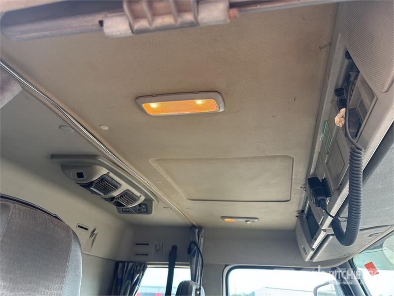 Volvo FM12 6x4 w/ Fassi F95A.22 4.3 t Knuckle Boom Flatb Truck mounted cranes