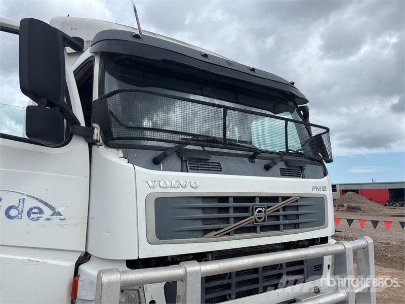 Volvo FM12 6x4 w/ Fassi F95A.22 4.3 t Knuckle Boom Flatb Truck mounted cranes