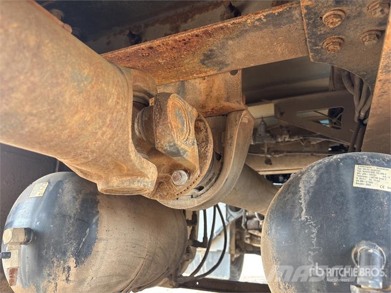 Volvo FM12 6x4 w/ Fassi F95A.22 4.3 t Knuckle Boom Flatb Truck mounted cranes
