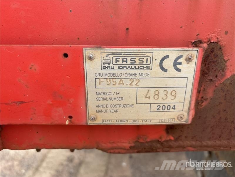 Volvo FM12 6x4 w/ Fassi F95A.22 4.3 t Knuckle Boom Flatb Truck mounted cranes