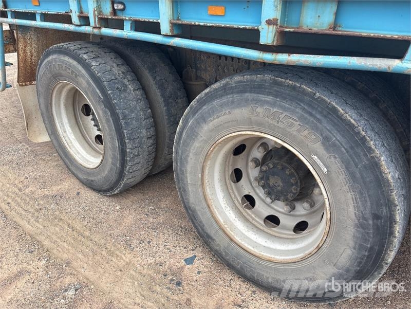 Volvo FM12 6x4 w/ Fassi F95A.22 4.3 t Knuckle Boom Flatb Truck mounted cranes