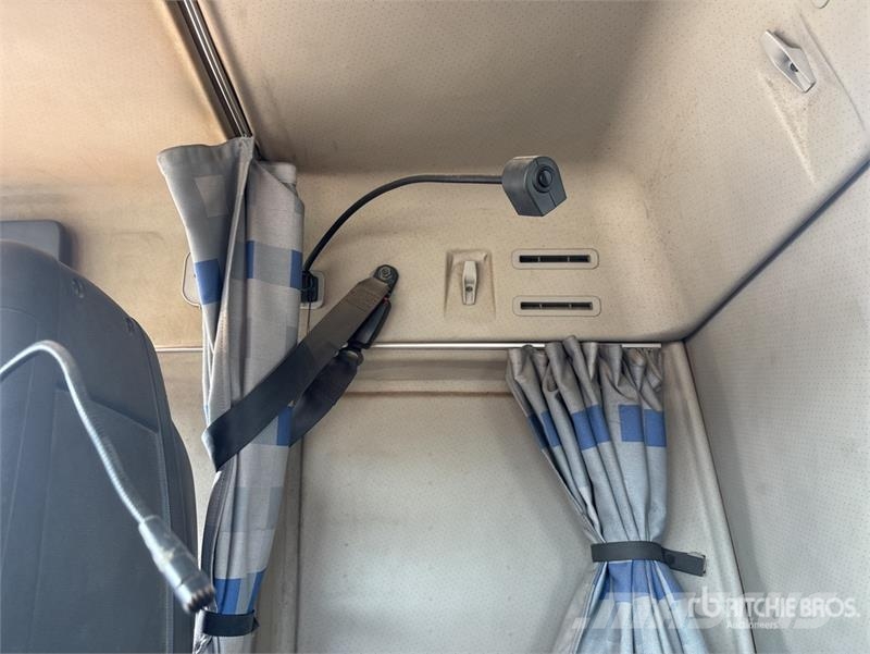 Volvo FM12 6x4 w/ Fassi F95A.22 4.3 t Knuckle Boom Flatb Truck mounted cranes