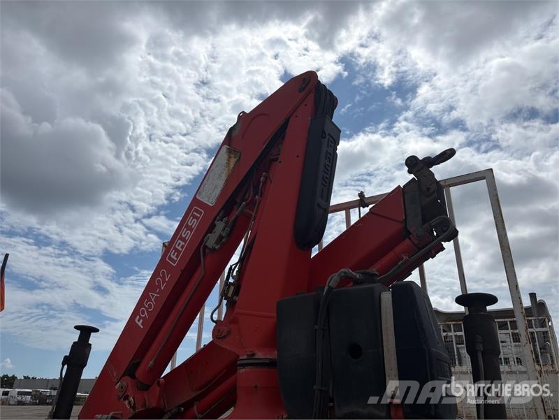 Volvo FM12 6x4 w/ Fassi F95A.22 4.3 t Knuckle Boom Flatb Truck mounted cranes