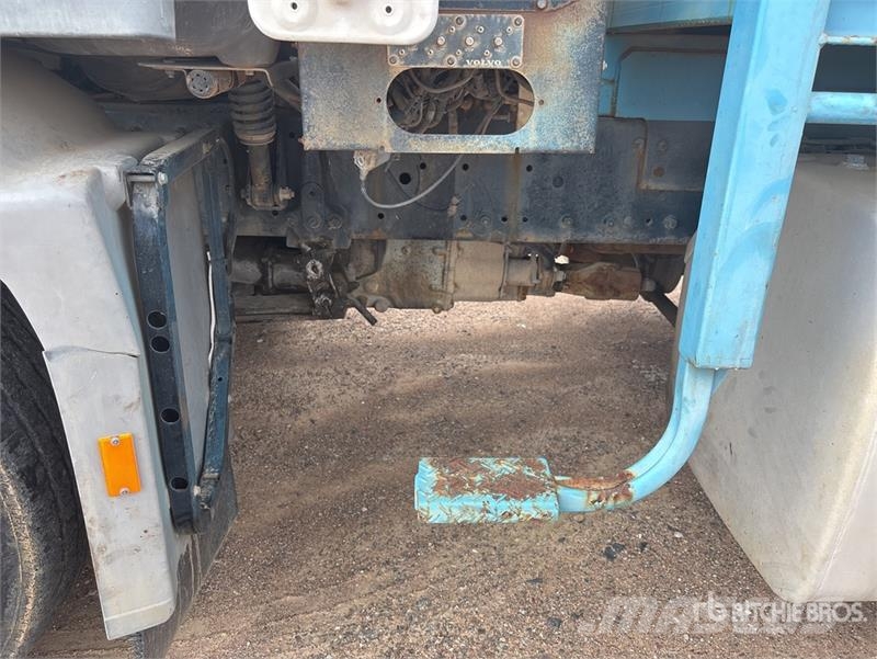 Volvo FM12 6x4 w/ Fassi F95A.22 4.3 t Knuckle Boom Flatb Truck mounted cranes