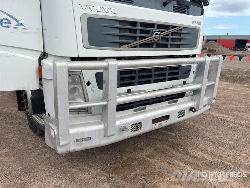 Volvo FM12 6x4 w/ Fassi F95A.22 4.3 t Knuckle Boom Flatb Truck mounted cranes