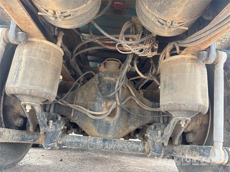Volvo FM12 6x4 w/ Fassi F95A.22 4.3 t Knuckle Boom Flatb Truck mounted cranes