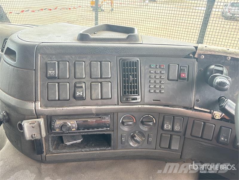 Volvo FM12 6x4 w/ Fassi F95A.22 4.3 t Knuckle Boom Flatb Truck mounted cranes