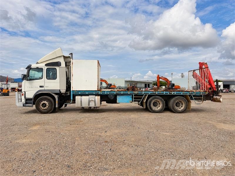Volvo FM12 6x4 w/ Fassi F95A.22 4.3 t Knuckle Boom Flatb Truck mounted cranes