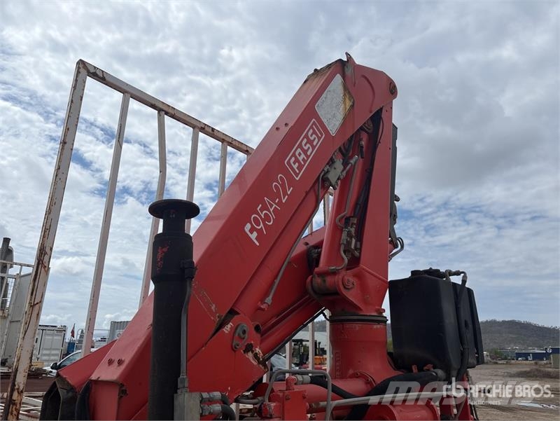 Volvo FM12 6x4 w/ Fassi F95A.22 4.3 t Knuckle Boom Flatb Truck mounted cranes