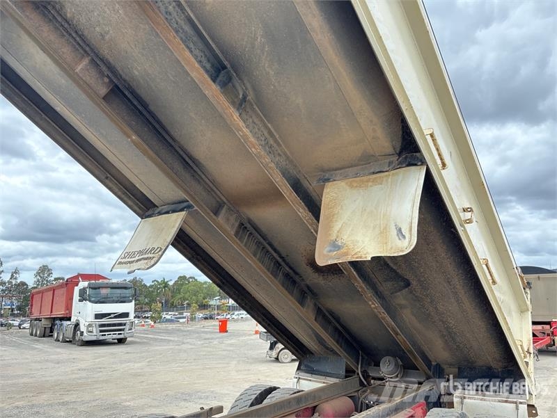 Volvo FM13 6x4 T/A Dump Truck Billenő teherautók