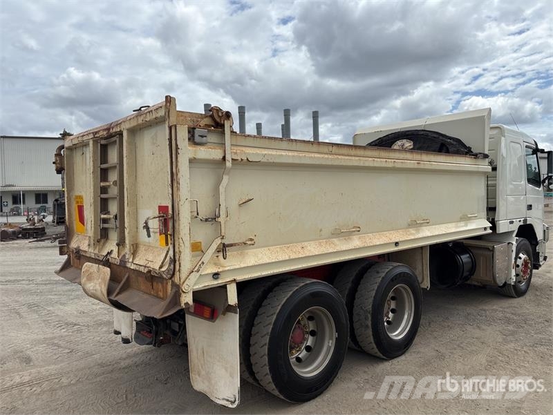 Volvo FM13 6x4 T/A Dump Truck Billenő teherautók