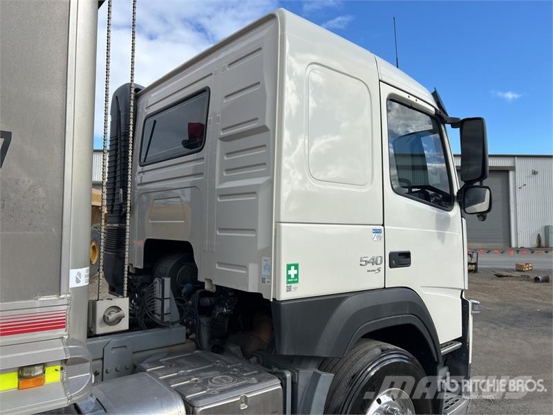 Volvo FM13 6x4 T/A Dump Truck Tipper trucks