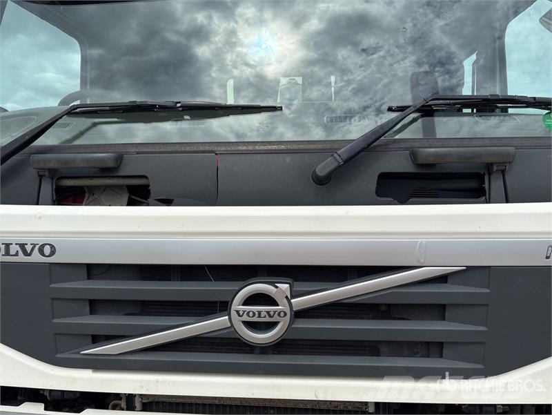 Volvo FM13 6x4 T/A Dump Truck Billenő teherautók