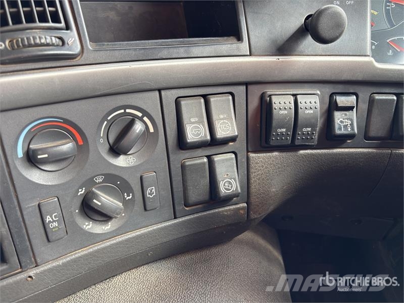 Volvo FM13 6x4 T/A Dump Truck Billenő teherautók