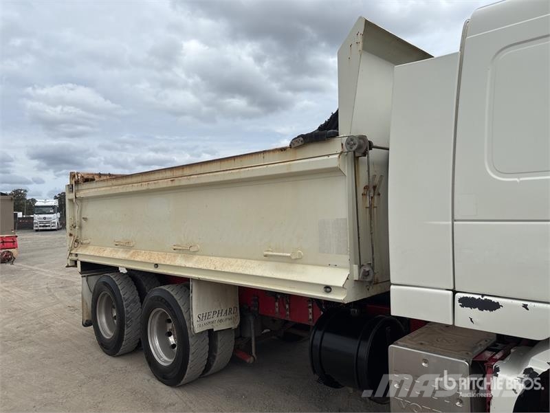 Volvo FM13 6x4 T/A Dump Truck Billenő teherautók