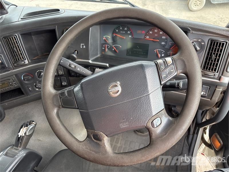 Volvo FM13 6x4 T/A Dump Truck Billenő teherautók