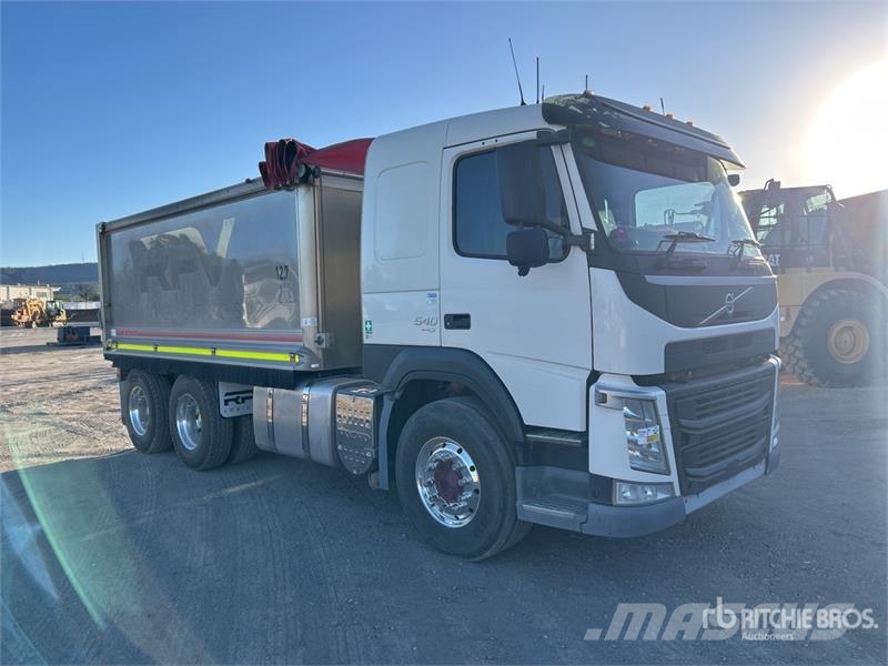 Volvo FM540 6x4 T/A Dump Truck ダンプ