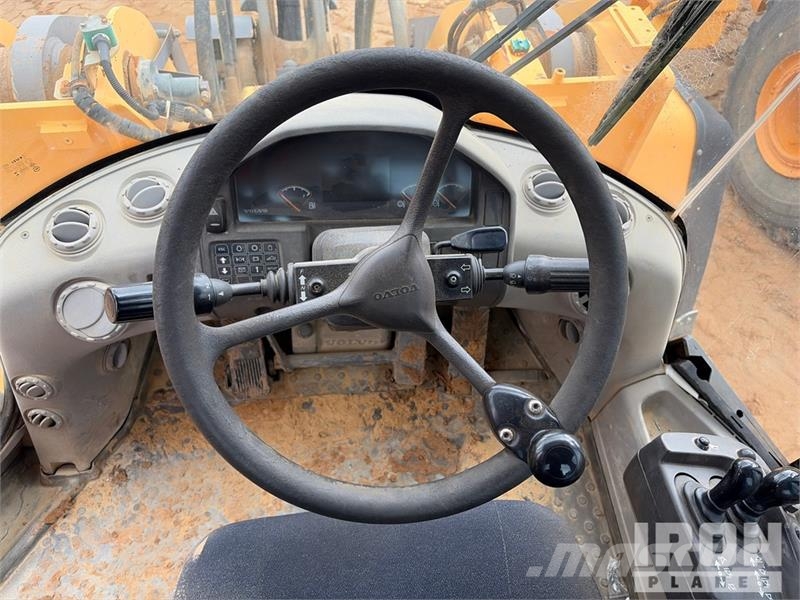 Volvo L150F Wheel Loader لوادر بعجل