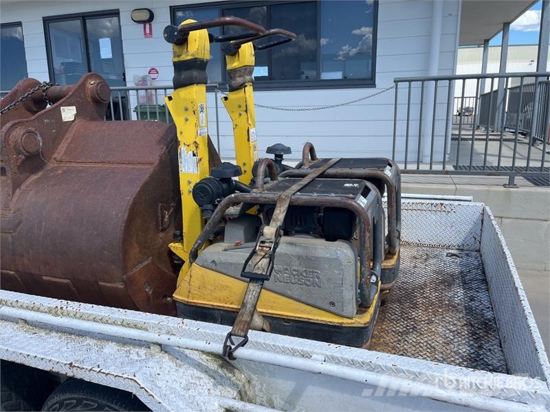 Wacker Neuson Vibratory Plate Compactor دكاكات أفقية
