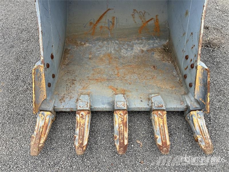 Warrior 1100 mm Digging Excavator Bucket - Fits 20 - 25 to Kanalak