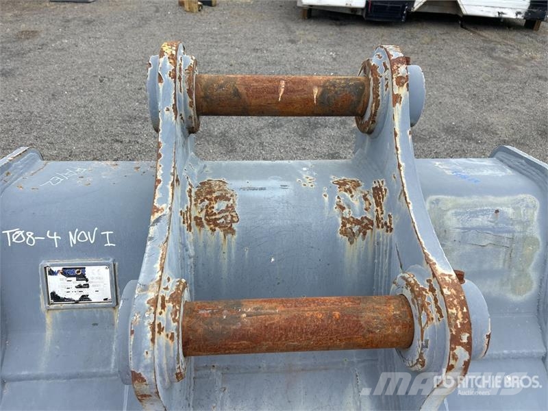 Warrior 1100 mm Digging Excavator Bucket - Fits 20 - 25 to Kanalak