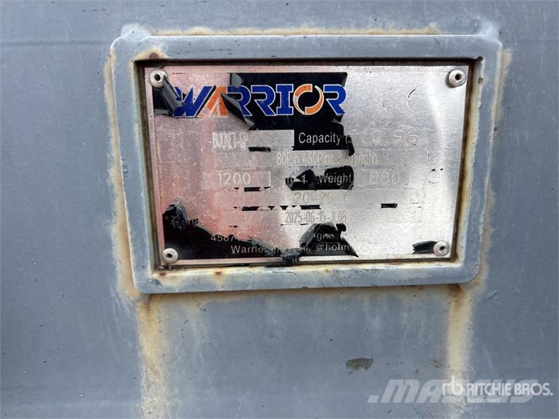 Warrior 1100 mm Digging Excavator Bucket - Fits 20 - 25 to Kanalak