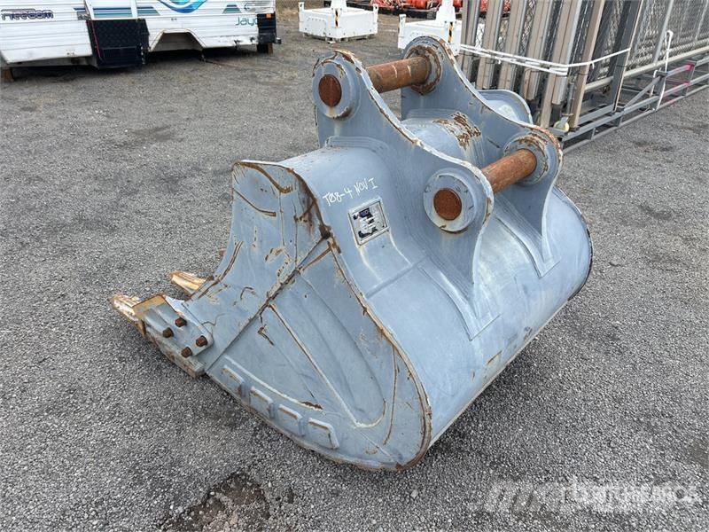 Warrior 1100 mm Digging Excavator Bucket - Fits 20 - 25 to Kanalak