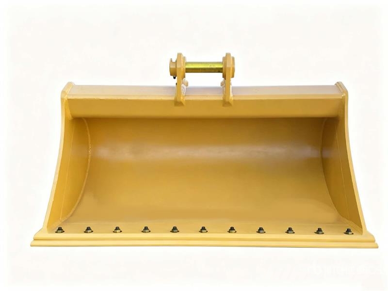 Warrior WBMCC12-1750 70 in Q/C Cleanup Excavator Bucket - Kausi