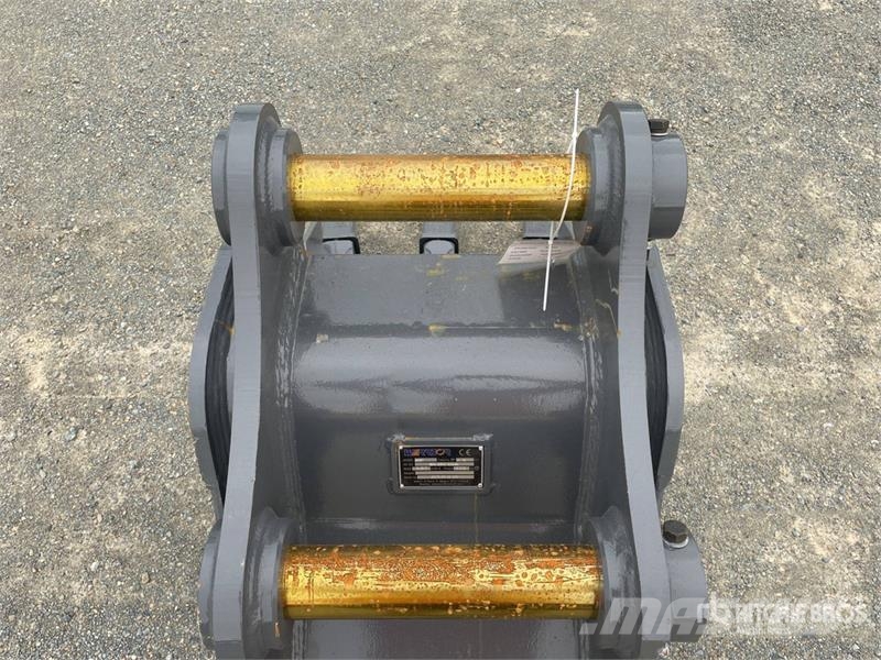 Warrior WBR20-680 26 in Digging Excavator Bucket - Fits 20 Kausi