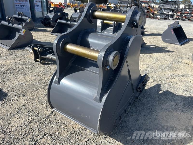 Warrior WBR20-680 680 mm Q/C Digging Excavator Bucket - Fi Buckets