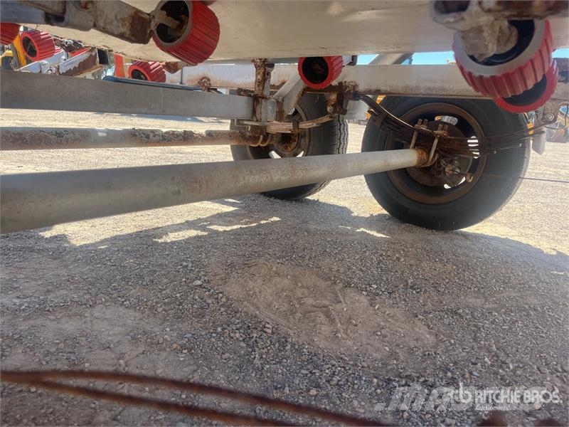 Waterways 14 ft Fishing Boat (Inoperable) w/ Trail زوارق العمل / مراكب شحن