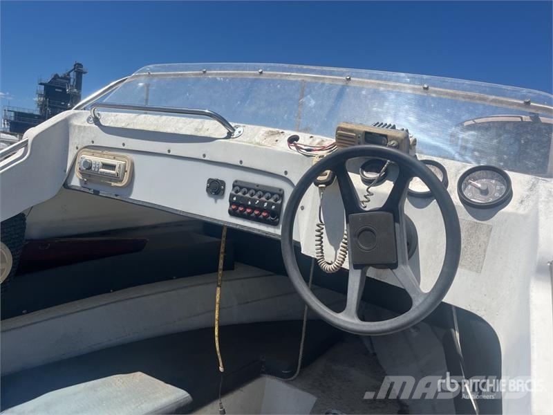 Waterways 14 ft Fishing Boat (Inoperable) w/ Trail زوارق العمل / مراكب شحن