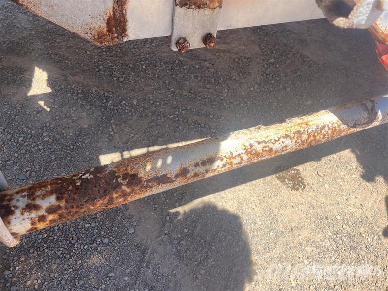 Waterways 14 ft Fishing Boat (Inoperable) w/ Trail زوارق العمل / مراكب شحن