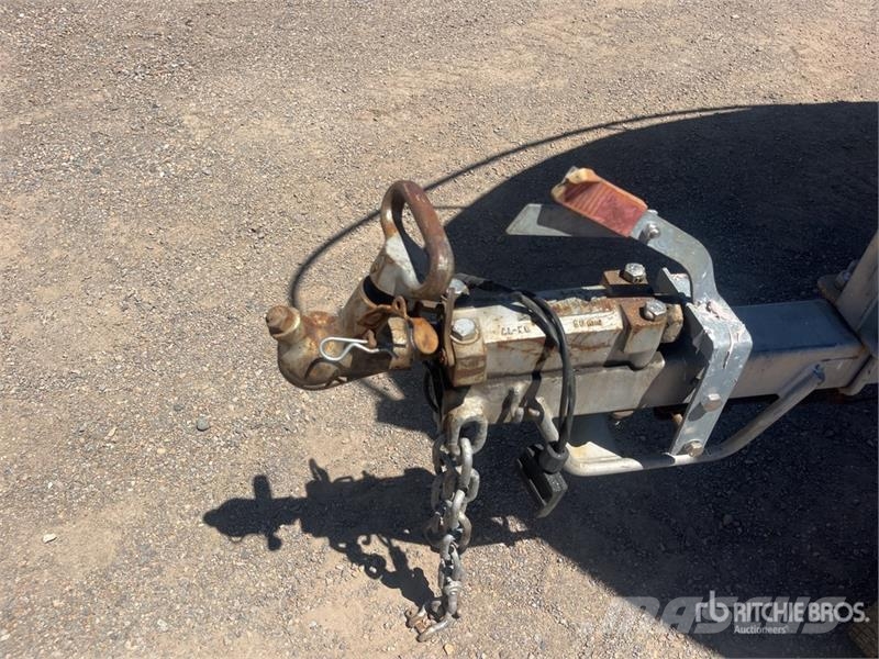 Waterways 14 ft Fishing Boat (Inoperable) w/ Trail زوارق العمل / مراكب شحن