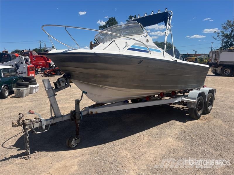 Waterways 14 ft Fishing Boat (Inoperable) w/ Trail زوارق العمل / مراكب شحن