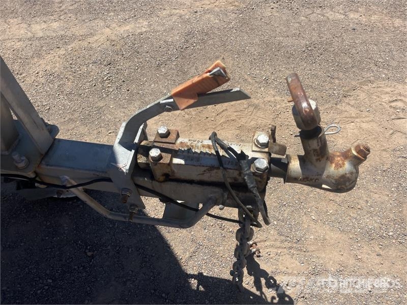 Waterways 14 ft Fishing Boat (Inoperable) w/ Trail زوارق العمل / مراكب شحن