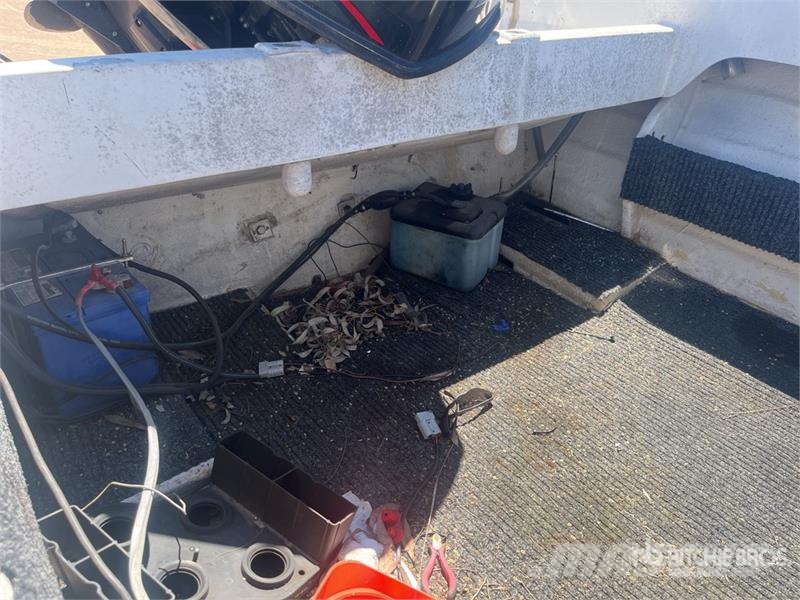 Waterways 14 ft Fishing Boat (Inoperable) w/ Trail زوارق العمل / مراكب شحن